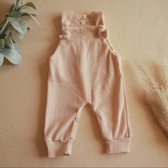 Blueberry Baby Shop Other - Waffle Knit Knot Overall Cream Gender Neutral